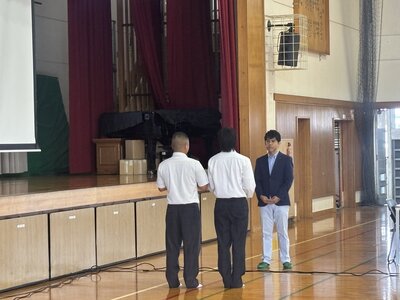 お礼・花束贈呈.jpg